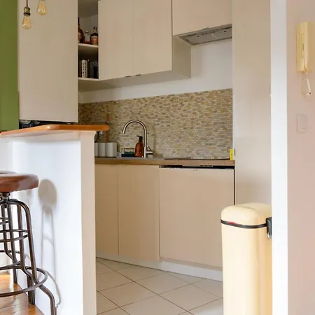 Newly Renovated In Trocadero *