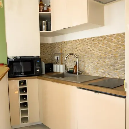 Newly Renovated In Trocadero Lejlighed *